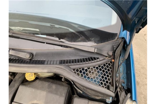 Recambio de brazo limpiaparabrisas delantero izquierdo para peugeot 207 1.6 hdi referencia OEM IAM 6429AL  