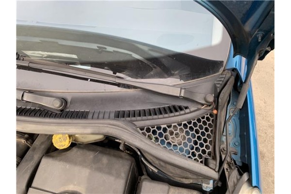 Recambio de brazo limpiaparabrisas delantero izquierdo para peugeot 207 1.6 hdi referencia OEM IAM 6429AL  