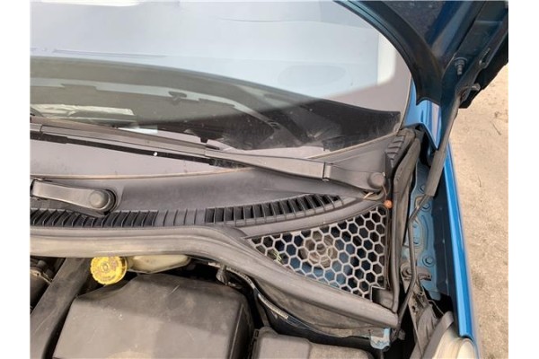 Recambio de brazo limpiaparabrisas delantero izquierdo para peugeot 207 1.6 hdi referencia OEM IAM 6429AL  