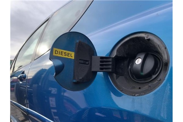 Recambio de tapa exterior combustible para peugeot 207 1.6 hdi referencia OEM IAM 1517F5  