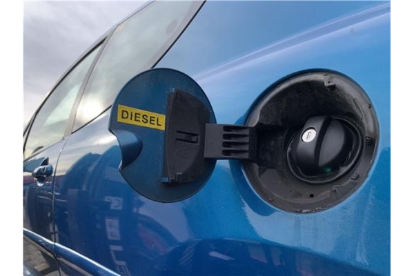 Recambio de tapa exterior combustible para peugeot 207 1.6 hdi referencia OEM IAM 1517F5  