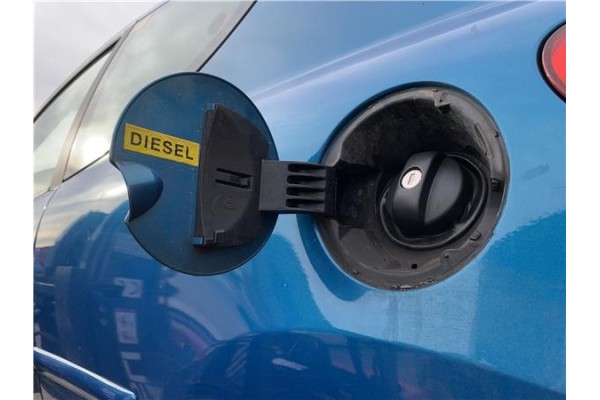 Recambio de tapa exterior combustible para peugeot 207 1.6 hdi referencia OEM IAM 1517F5  