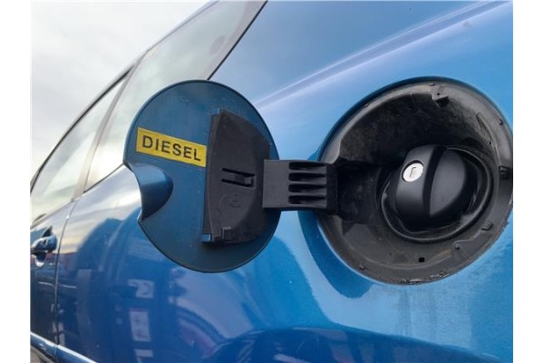 Recambio de tapa exterior combustible para peugeot 207 1.6 hdi referencia OEM IAM 1517F5  