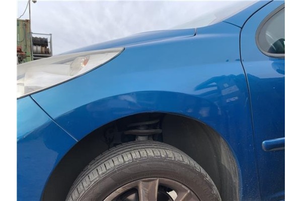 Recambio de aleta delantero izquierda para peugeot 207 1.6 hdi referencia OEM IAM 7840R9  