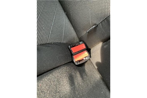 Recambio de anclaje cinturon trasero derecho para peugeot 207 1.6 hdi referencia OEM IAM 8974TA  