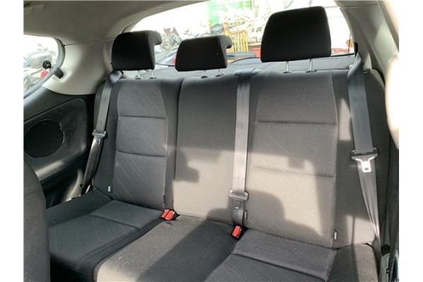 Recambio de asientos traseros para peugeot 207 1.6 hdi referencia OEM IAM 8852K2 8852K3 