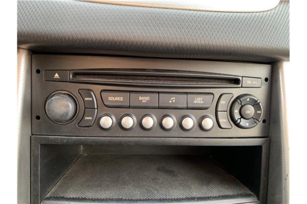 Recambio de autoradio para peugeot 207 1.6 hdi referencia OEM IAM 6564P5  