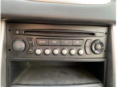 Recambio de autoradio para peugeot 207 1.6 hdi referencia OEM IAM 6564P5  