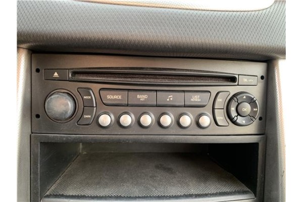 Recambio de autoradio para peugeot 207 1.6 hdi referencia OEM IAM 6564P5  