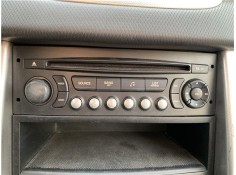 Recambio de autoradio para peugeot 207 1.6 hdi referencia OEM IAM 6564P5  