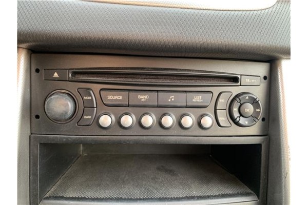 Recambio de autoradio para peugeot 207 1.6 hdi referencia OEM IAM 6564P5  