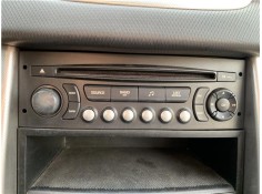 Recambio de autoradio para peugeot 207 1.6 hdi referencia OEM IAM 6564P5  