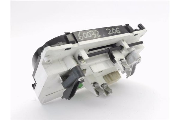 Recambio de mandos calefaccion / a.a. para peugeot 206 1.9 d referencia OEM IAM 1068701  
