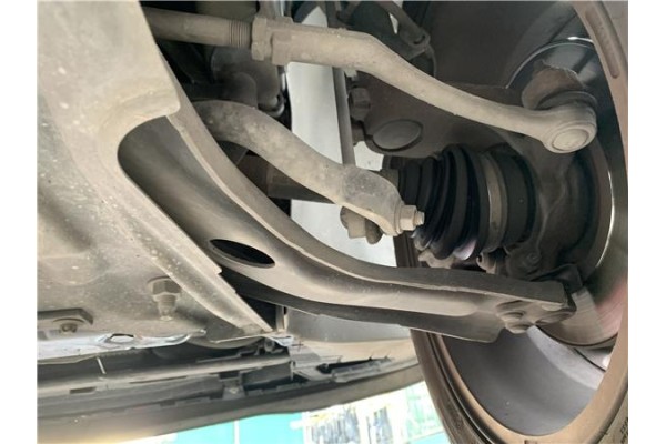 Recambio de brazo suspension delantero derecho para peugeot 207 1.6 hdi referencia OEM IAM 3521N8  