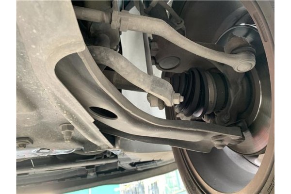 Recambio de brazo suspension delantero derecho para peugeot 207 1.6 hdi referencia OEM IAM 3521N8  