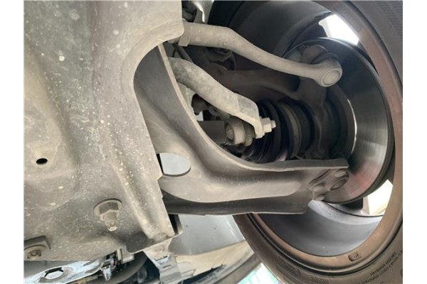 Recambio de brazo suspension delantero derecho para peugeot 207 1.6 hdi referencia OEM IAM 3521N8  