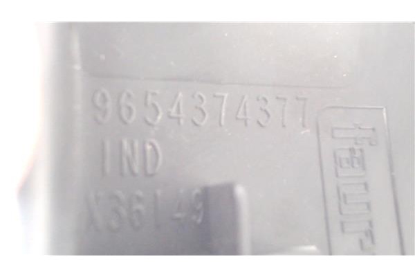 Recambio de embellecedor columna direccion para peugeot 207 1.6 hdi referencia OEM IAM 9654374377  