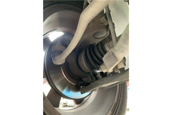 Recambio de mangueta delantero izquierda para peugeot 207 1.6 hdi referencia OEM IAM 364690  