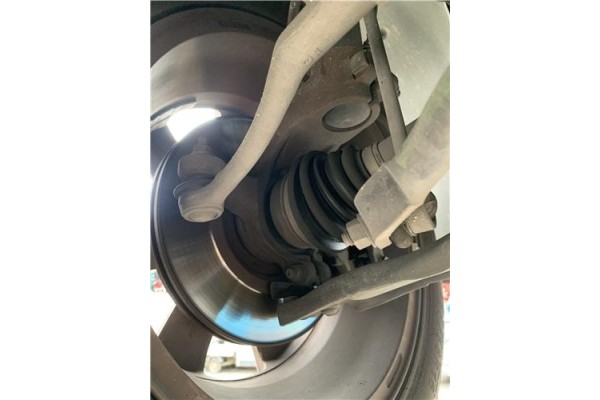 Recambio de mangueta delantero izquierda para peugeot 207 1.6 hdi referencia OEM IAM 364690  