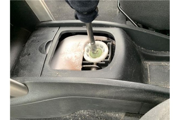 Recambio de palanca de cambio para peugeot 207 1.6 hdi referencia OEM IAM 2400CP 2400JN 