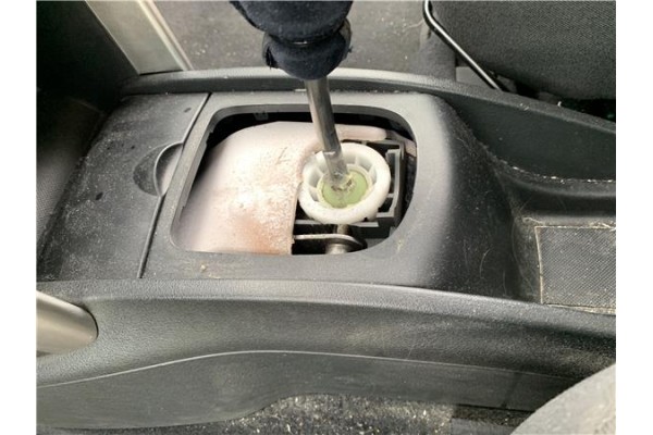 Recambio de palanca de cambio para peugeot 207 1.6 hdi referencia OEM IAM 2400CP 2400JN 