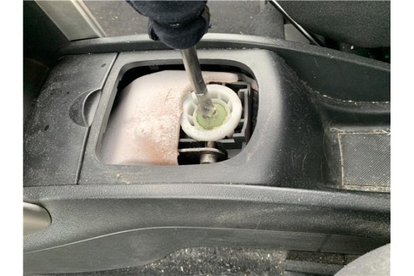 Recambio de palanca de cambio para peugeot 207 1.6 hdi referencia OEM IAM 2400CP 2400JN 