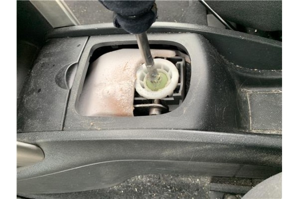 Recambio de palanca de cambio para peugeot 207 1.6 hdi referencia OEM IAM 2400CP 2400JN 