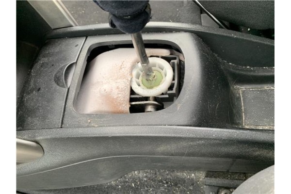 Recambio de palanca de cambio para peugeot 207 1.6 hdi referencia OEM IAM 2400CP 2400JN 