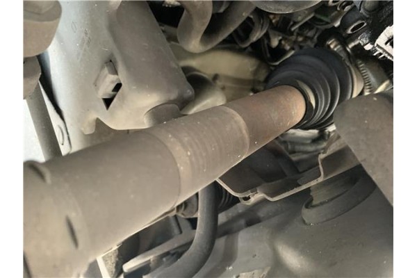 Recambio de palier delantero derecho para peugeot 207 1.6 hdi referencia OEM IAM 8NN22 3679704 