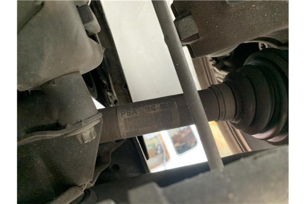 Recambio de palier delantero derecho para peugeot 207 1.6 hdi referencia OEM IAM 8NN22 3679704 