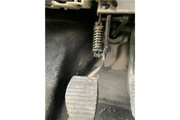 Recambio de pedal embrague para peugeot 207 1.6 hdi referencia OEM IAM 2127W4  