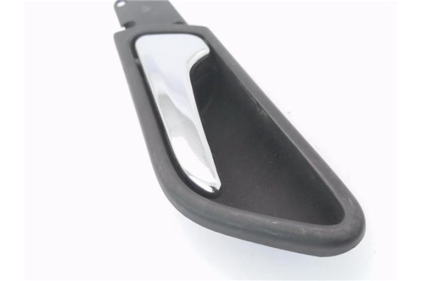 Recambio de manilla int. puerta delantero izquierda para mercedes-benz clase a (bm 169) 1.5 a 150 (169.031) referencia OEM IAM A