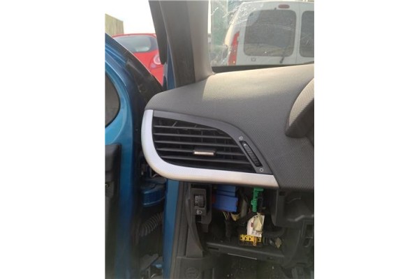 Recambio de rejilla entrada de aire para peugeot 207 1.6 hdi referencia OEM IAM 8265V5 8265LX 