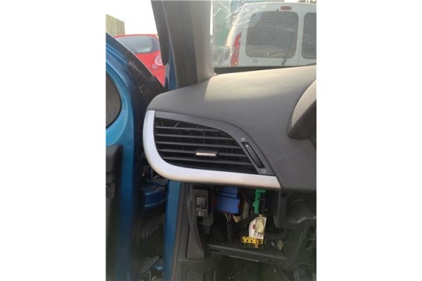 Recambio de rejilla entrada de aire para peugeot 207 1.6 hdi referencia OEM IAM 8265V5 8265LX 