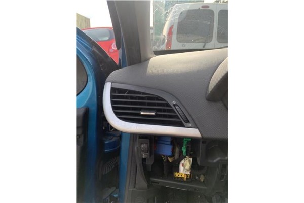 Recambio de rejilla entrada de aire para peugeot 207 1.6 hdi referencia OEM IAM 8265V5 8265LX 