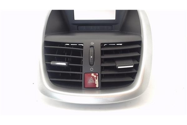 Recambio de rejilla entrada de aire para peugeot 207 1.6 hdi referencia OEM IAM 9650068177 A1099814 