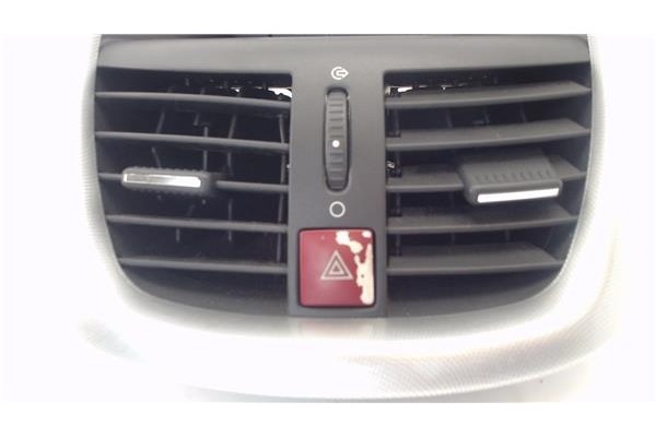 Recambio de rejilla entrada de aire para peugeot 207 1.6 hdi referencia OEM IAM 9650068177 A1099814 