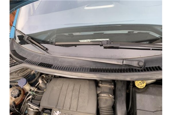 Recambio de torpedo para peugeot 207 1.6 hdi referencia OEM IAM 8251Y0  