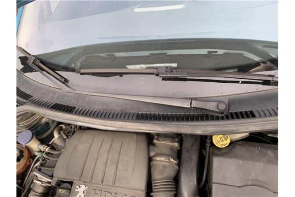 Recambio de torpedo para peugeot 207 1.6 hdi referencia OEM IAM 8251Y0  