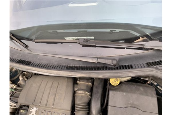 Recambio de torpedo para peugeot 207 1.6 hdi referencia OEM IAM 8251Y0  