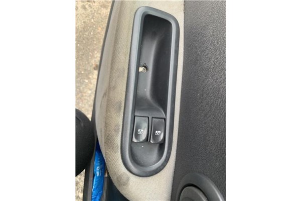 Recambio de mando elevalunas delantero izquierdo para renault clio iii 1.5 dci (c/br1g) referencia OEM IAM 8200214939  