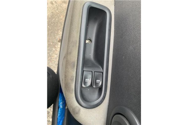 Recambio de mando elevalunas delantero izquierdo para renault clio iii 1.5 dci (c/br1g) referencia OEM IAM 8200214939  
