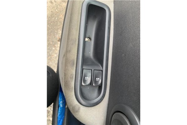 Recambio de mando elevalunas delantero izquierdo para renault clio iii 1.5 dci (c/br1g) referencia OEM IAM 8200214939  