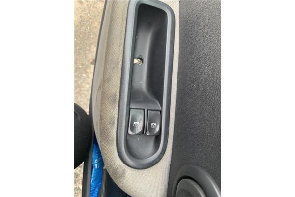 Recambio de mando elevalunas delantero izquierdo para renault clio iii 1.5 dci (c/br1g) referencia OEM IAM 8200214939  
