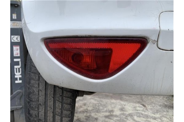 Recambio de piloto antiniebla trasero izquierdo para renault clio iii 1.5 dci (c/br1g) referencia OEM IAM 8200776116  