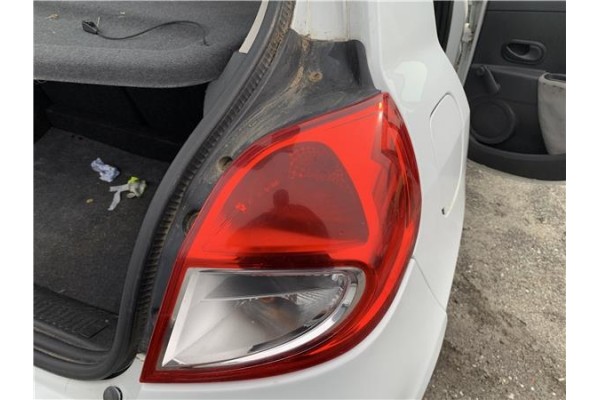 Recambio de piloto trasero derecho para renault clio iii 1.5 dci (c/br1g) referencia OEM IAM 8200886946  