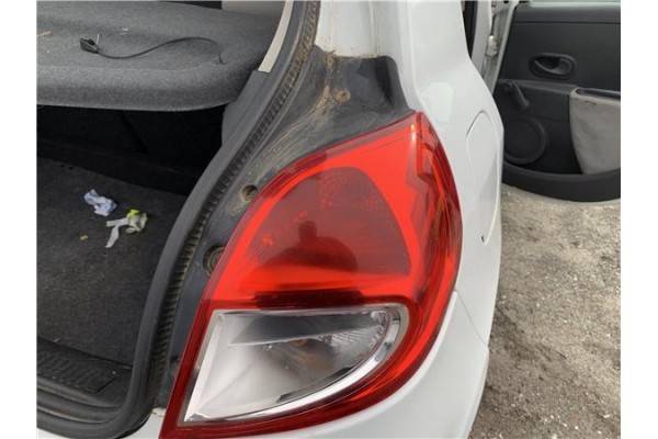 Recambio de piloto trasero derecho para renault clio iii 1.5 dci (c/br1g) referencia OEM IAM 8200886946  