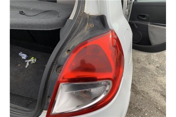 Recambio de piloto trasero derecho para renault clio iii 1.5 dci (c/br1g) referencia OEM IAM 8200886946  