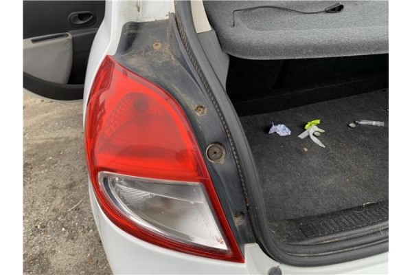 Recambio de piloto trasero izquierdo para renault clio iii 1.5 dci (c/br1g) referencia OEM IAM 8200886944  