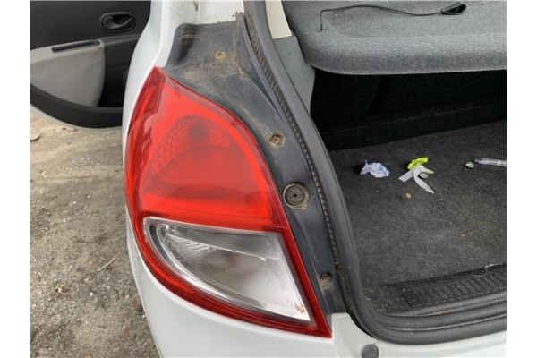 Recambio de piloto trasero izquierdo para renault clio iii 1.5 dci (c/br1g) referencia OEM IAM 8200886944  